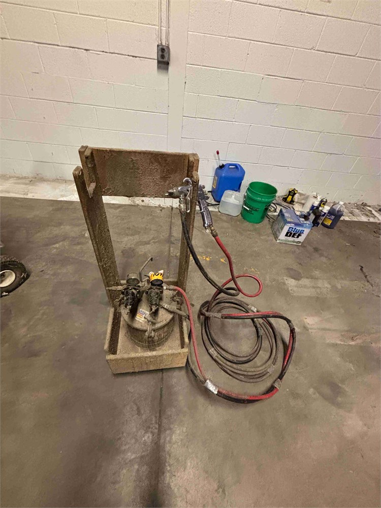 Binks Pressure Pot & "2100" Spray Guns