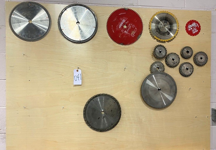 Lot of "Saw Blades" Mains & Scoring up to 12" Diameter - Approx 40