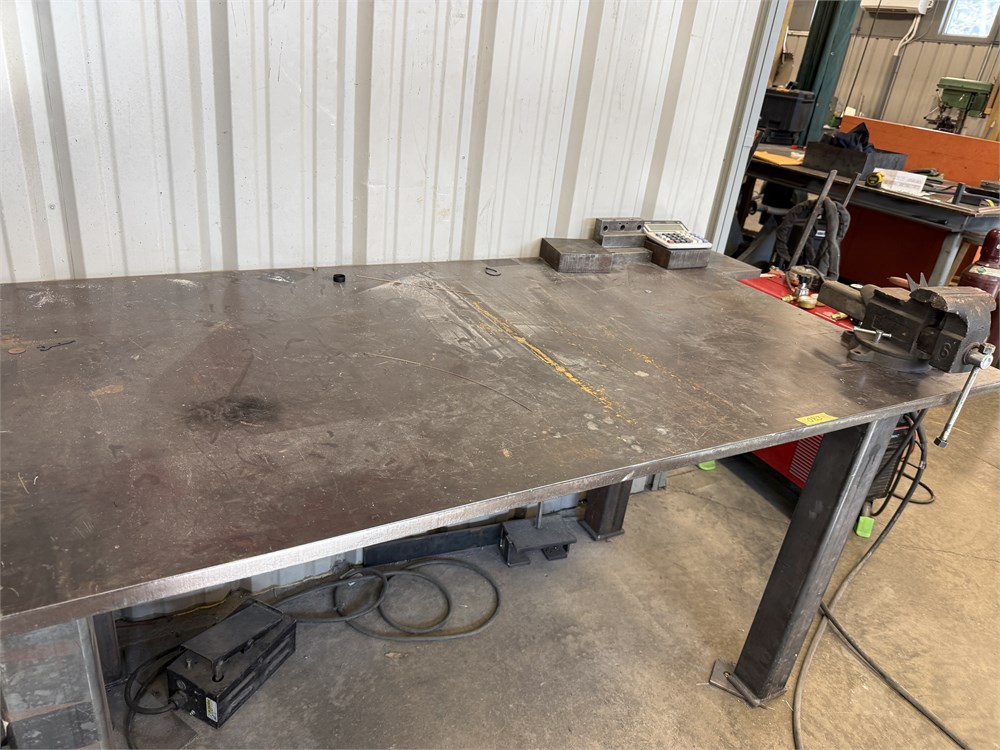 Metal Table w/Vise