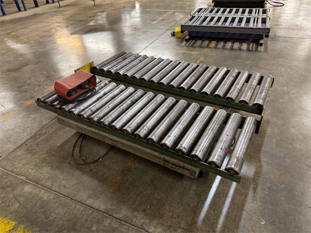 Lift Table with Conveyor