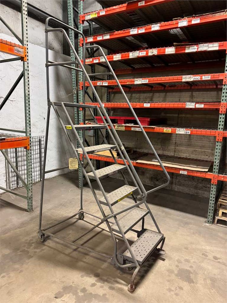 450 lb. Capacity Rolling Ladder