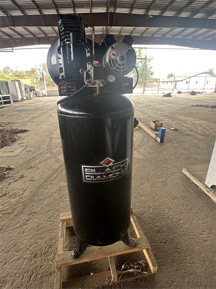 Black Diamond "BDLA3706056" Vertical Air Compressor
