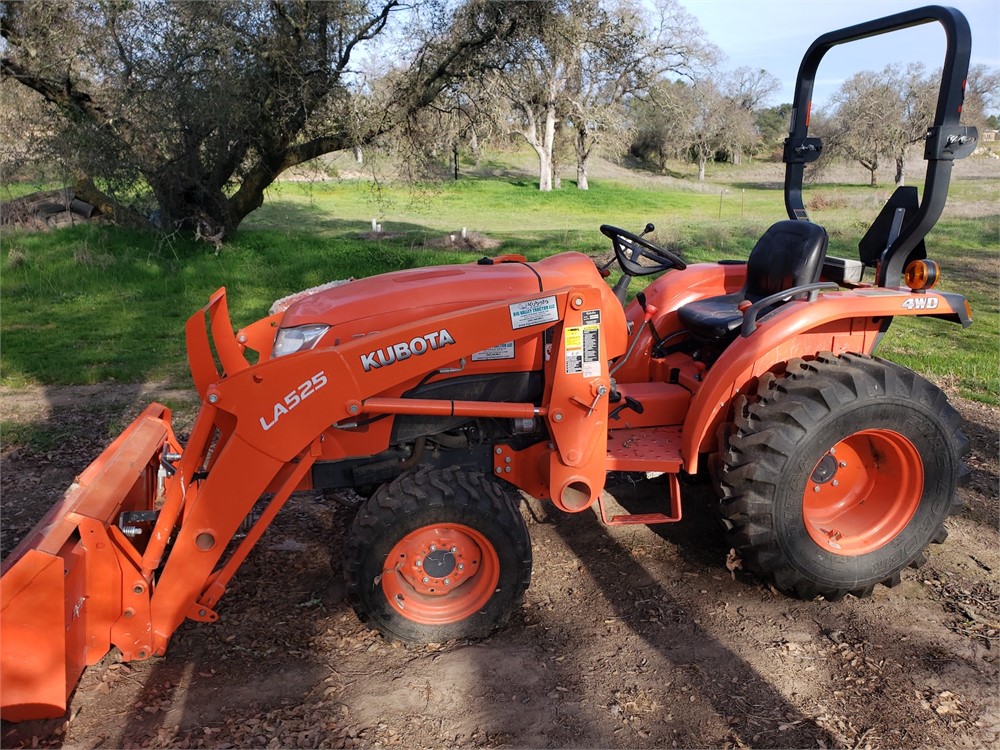 2016 Kubota "L3901" 40HP 4x4 tractor with Loader, 3 point, 37 PTO hp, 271hrs -