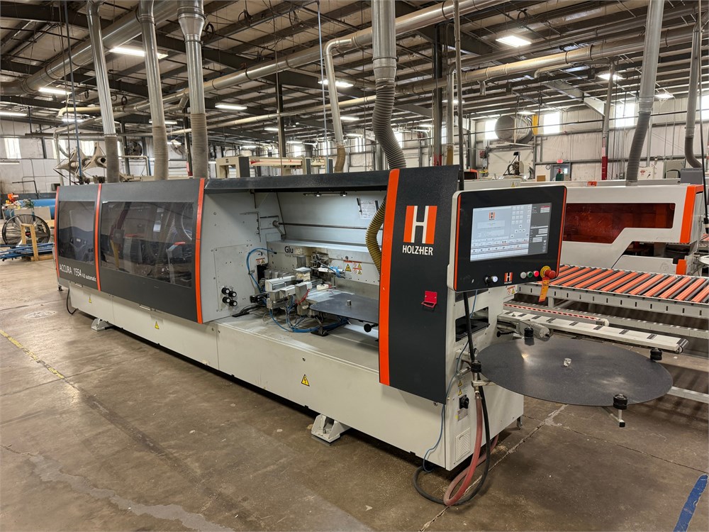 HolzHer Accura 1554 4.0 Automatic edgebander on the Cabinetworks Thompsontown plant floor
