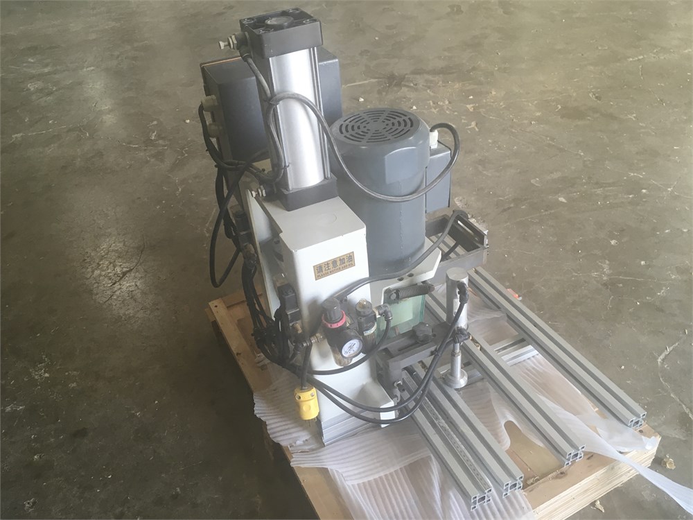 Hardware Resource Hinge Insertion Machine