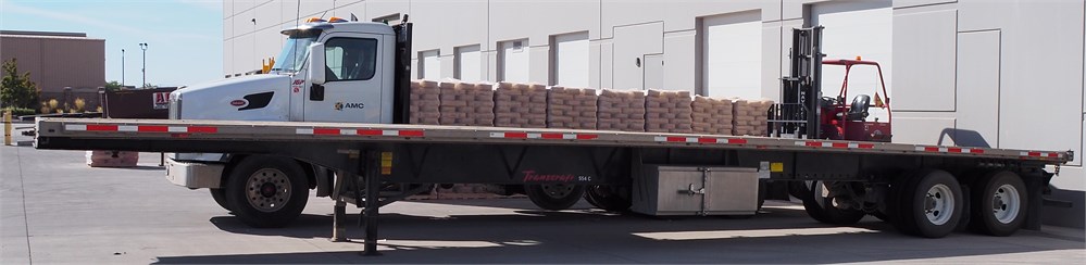 Transcraft "554C" Flat Bed Air-Ride 48' Trailer with Forklift Rack