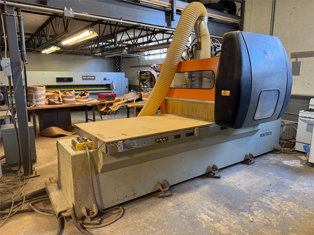 Routech "Record 220" Flat Table CNC Machining Center