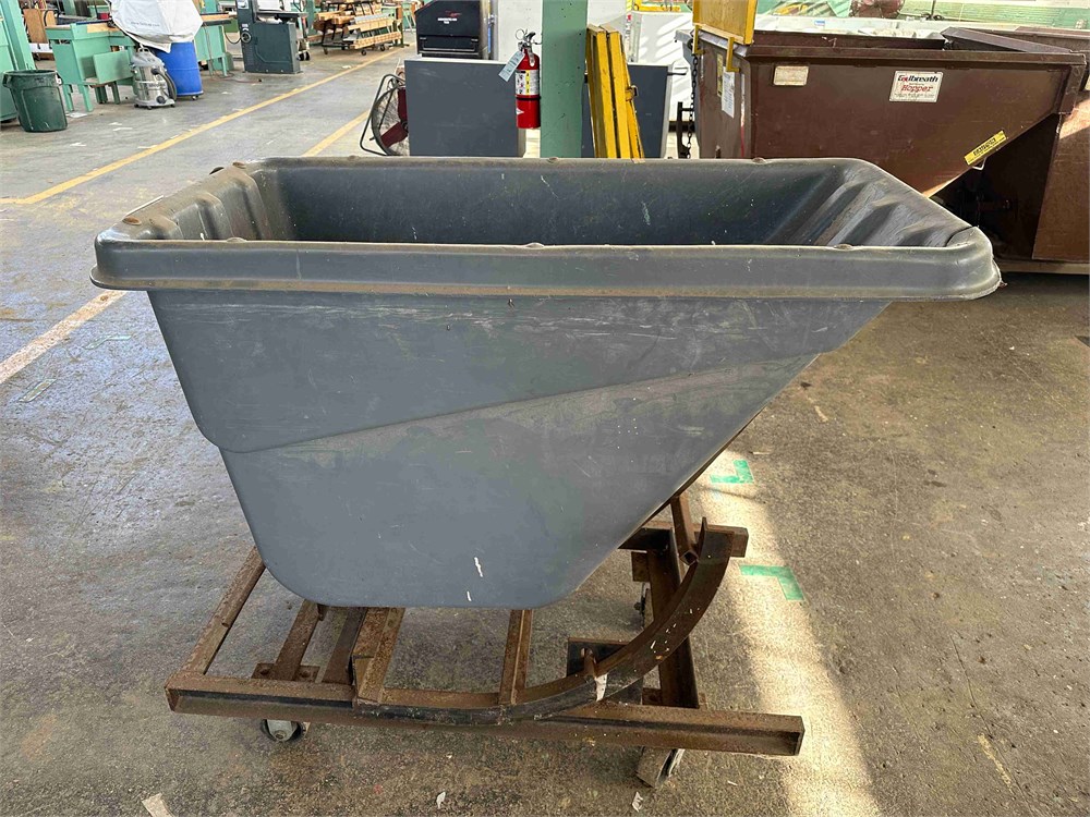 Rubbermaid Self Dumping Hopper