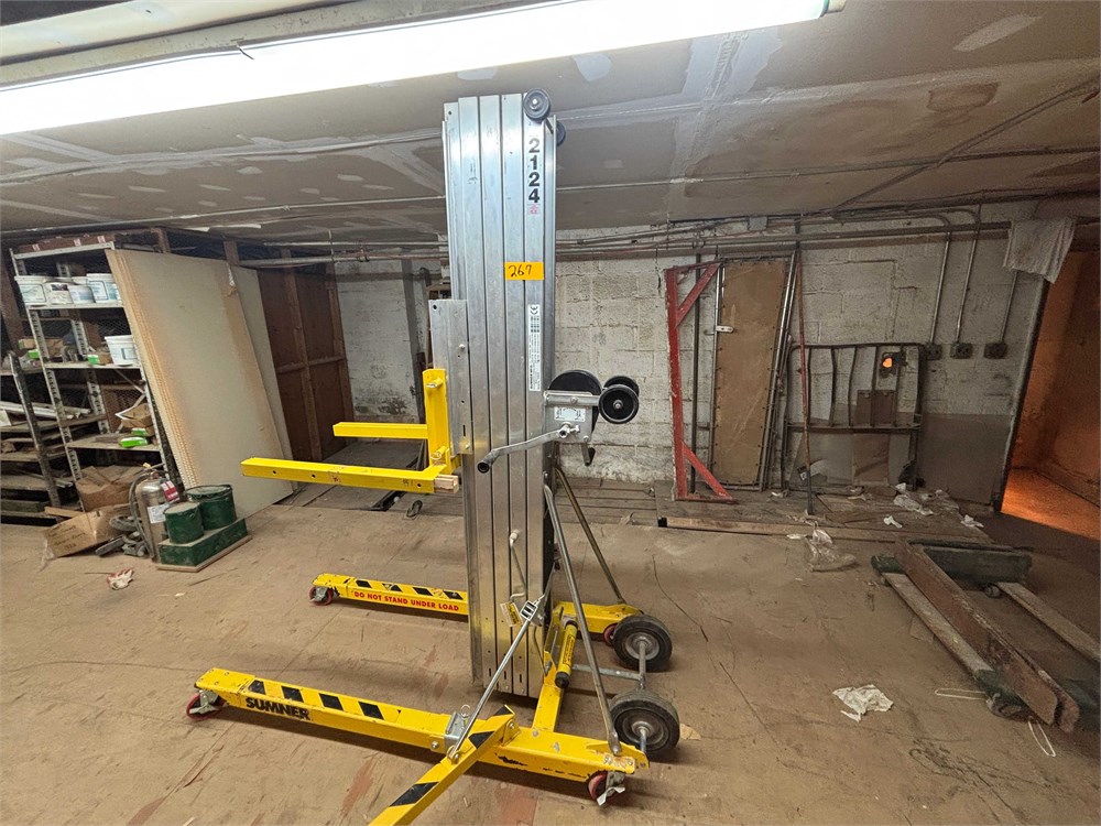 Sumner Contractor Lift
