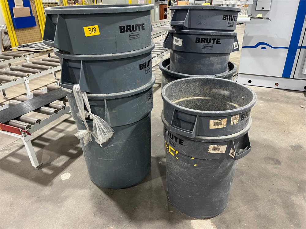 Rubbermaid "Brute" Trash Cans - Qty (8)