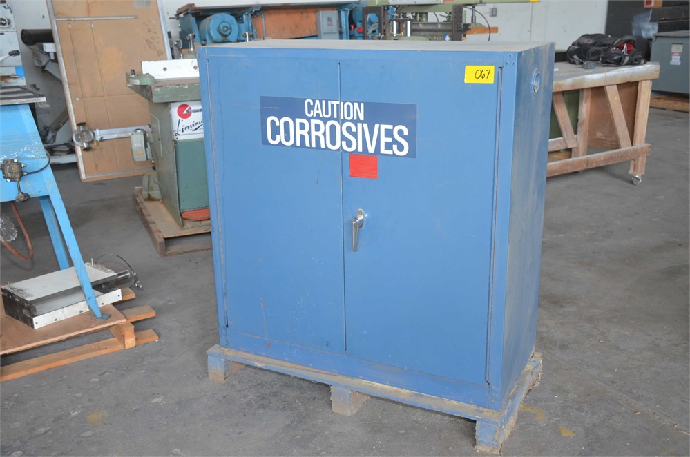 Corrosive material cabinet