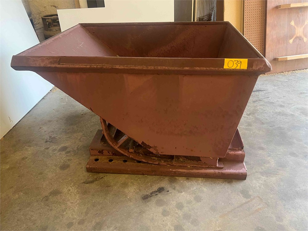 Self dumping hopper