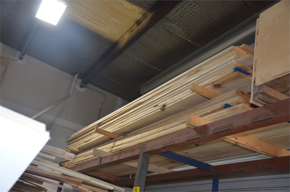 Poplar hardwood lumber