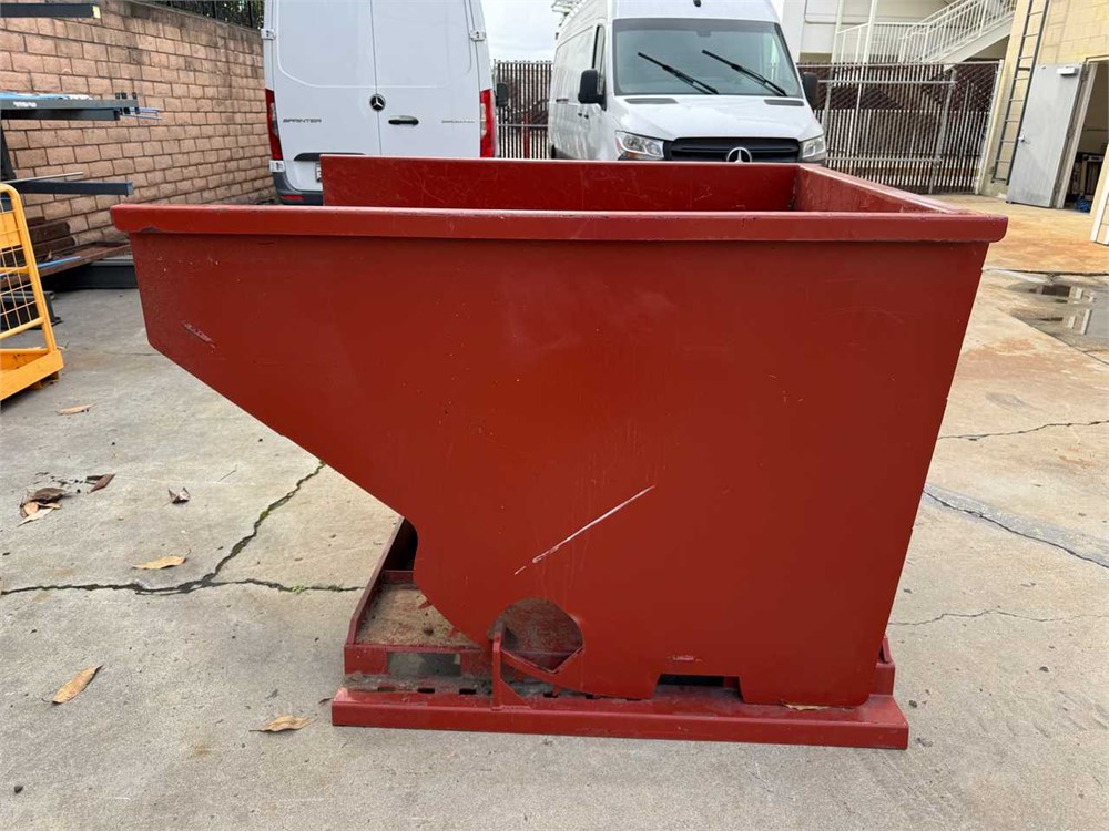 Self-Dumping Hopper
