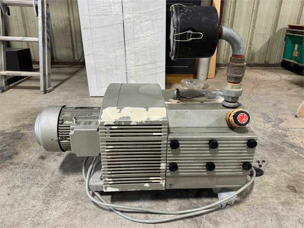 Becker "KVT 3.100" Oil-Less Rotary Vein Vacuum Pump