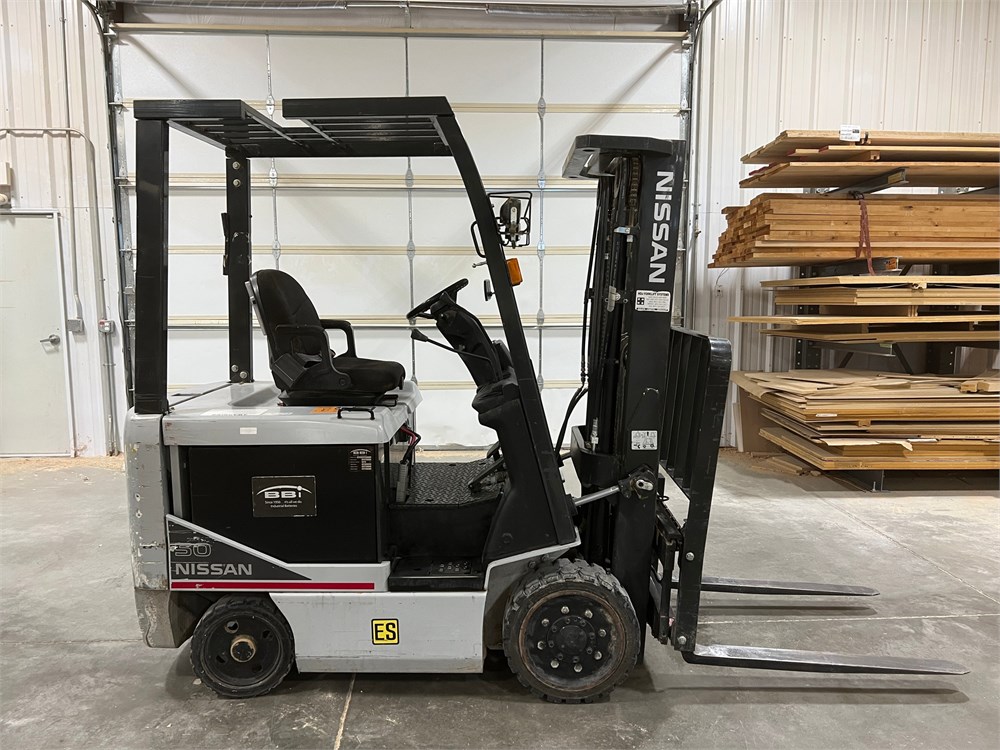 Nissan "50" Forklift - Electric - 4,400 Lbs