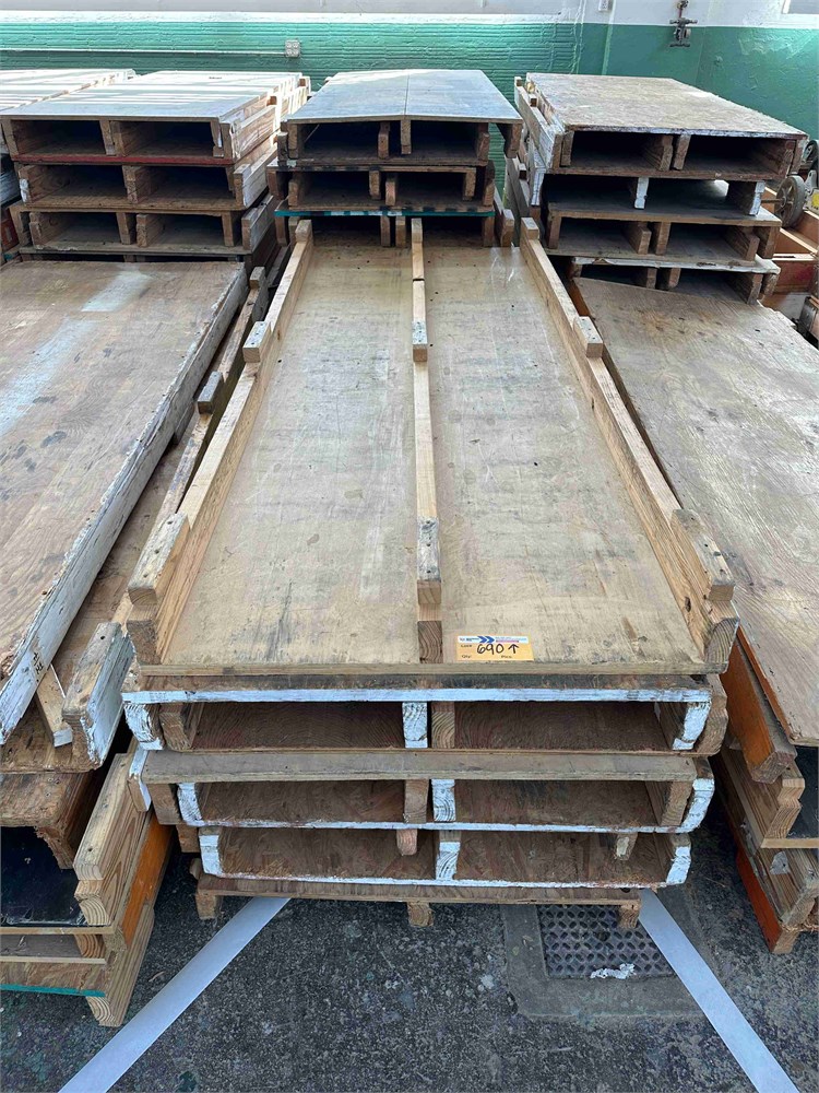 Large Wood Pallet qty. (12)