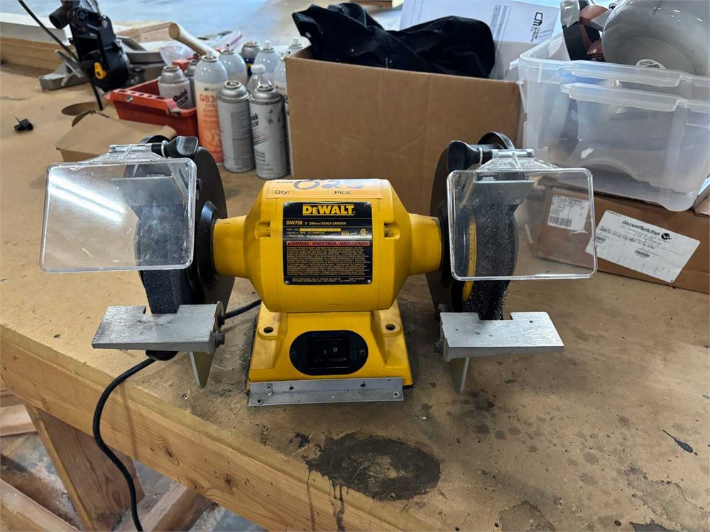 DeWalt "DW758" Bench Grinder