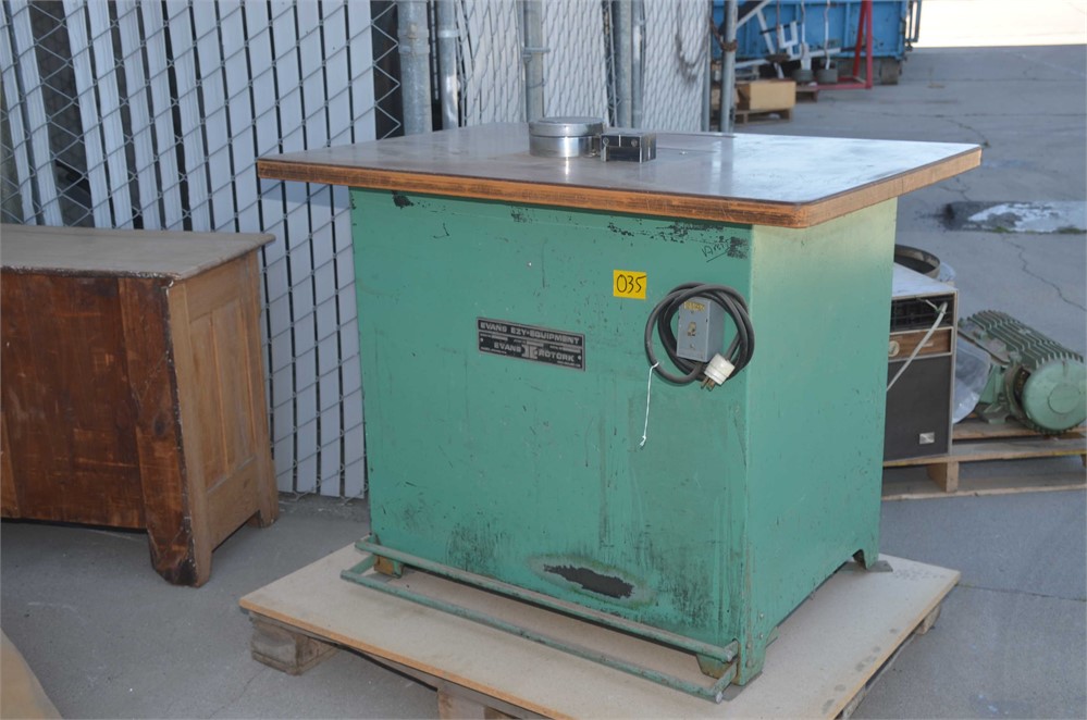 Evans "1020" T moulding machine