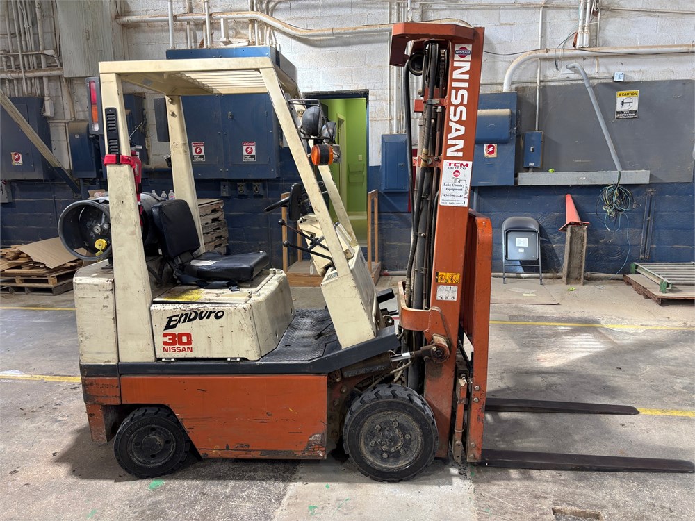 Nissan "30" LP Forklift
