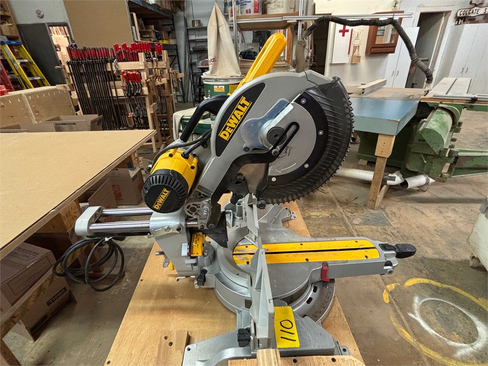 DeWalt "DWS780" Sliding Compound Miter Saw w/Stand