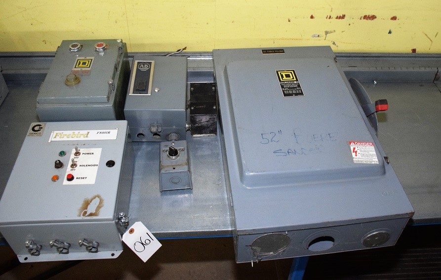 LOT# 061  (4) ELECTRICAL STARTERS/SWITCHES * LOT OF 4