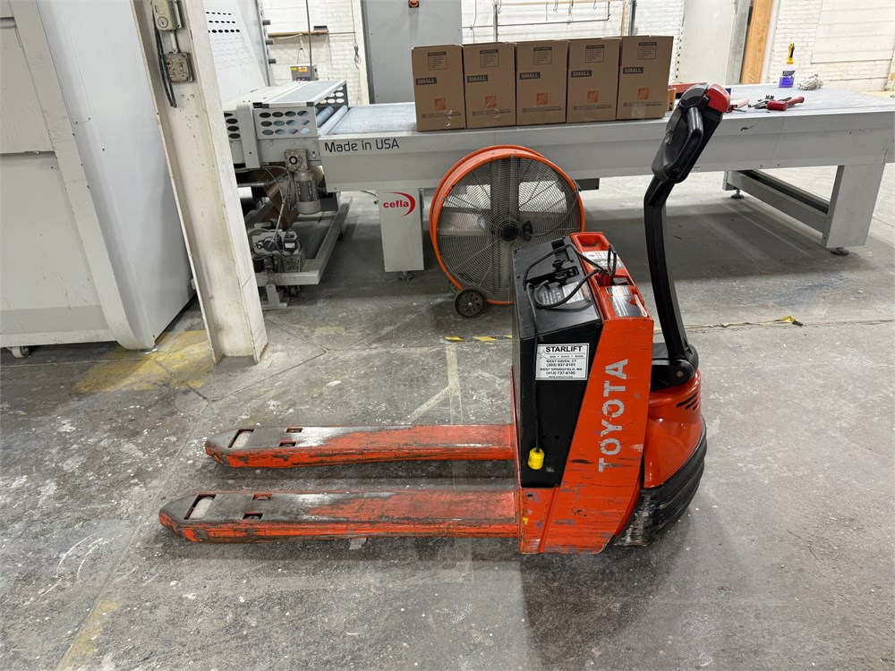 Toyota "7HBW23" Pallet Jack - Powered