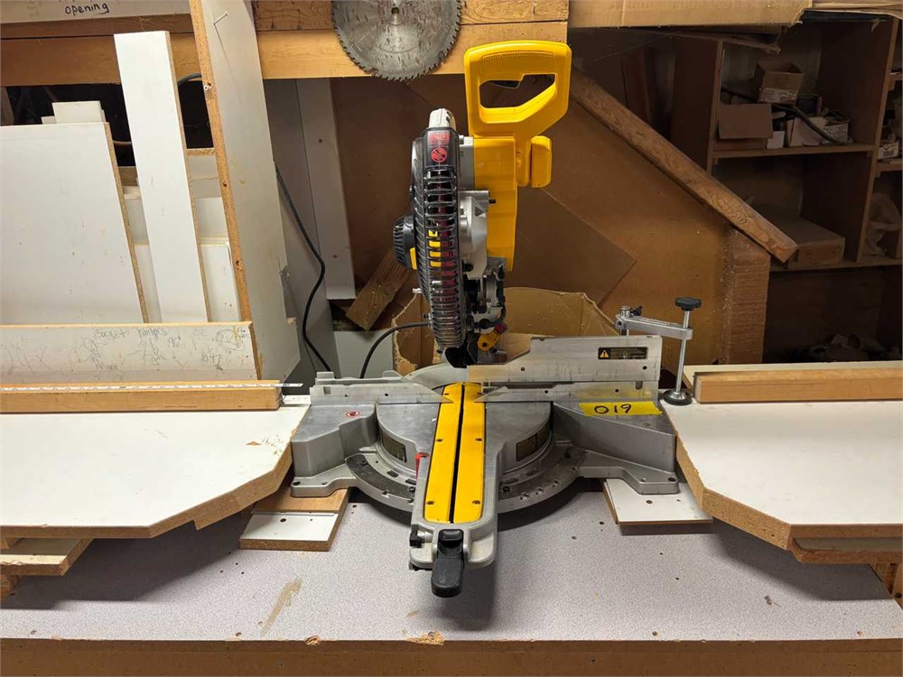 Dewalt "DWS780" Chopsaw + Tables