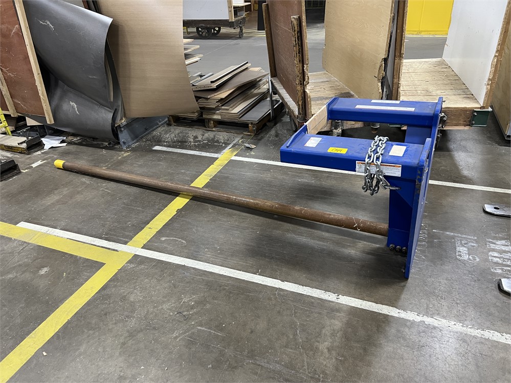 Carpet roll attachment for forklift