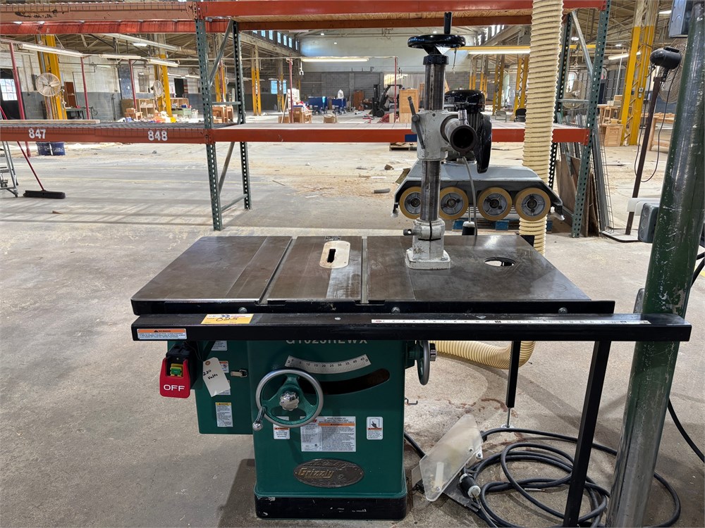 Grizzly Industrial "G1023RLWX" Left-Tilt Table Saw w/Power Feeder