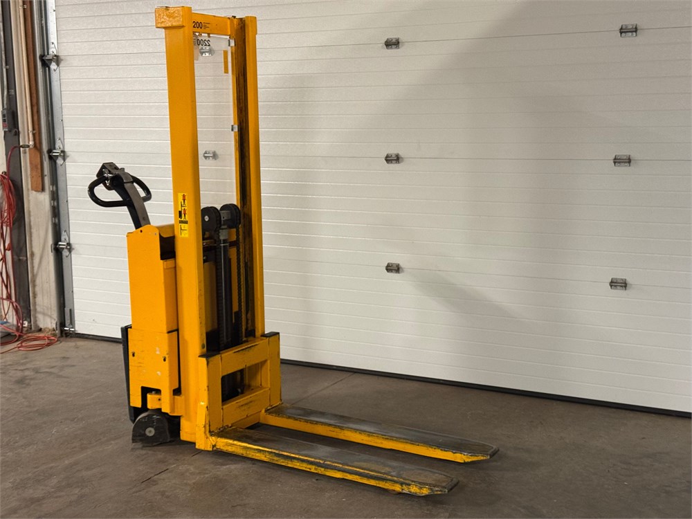 SouthWorth "PML-22-63-EE" Power Pallet Lift
