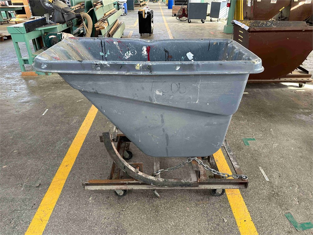 Rubbermaid Self Dumping Hopper