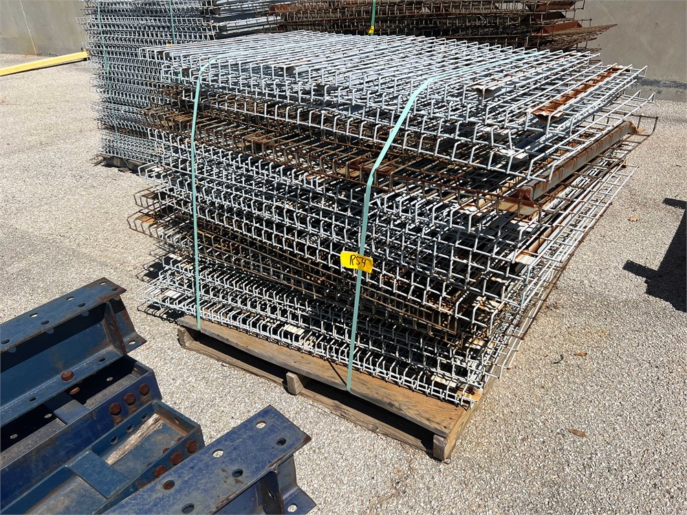Pallet racking wire decking