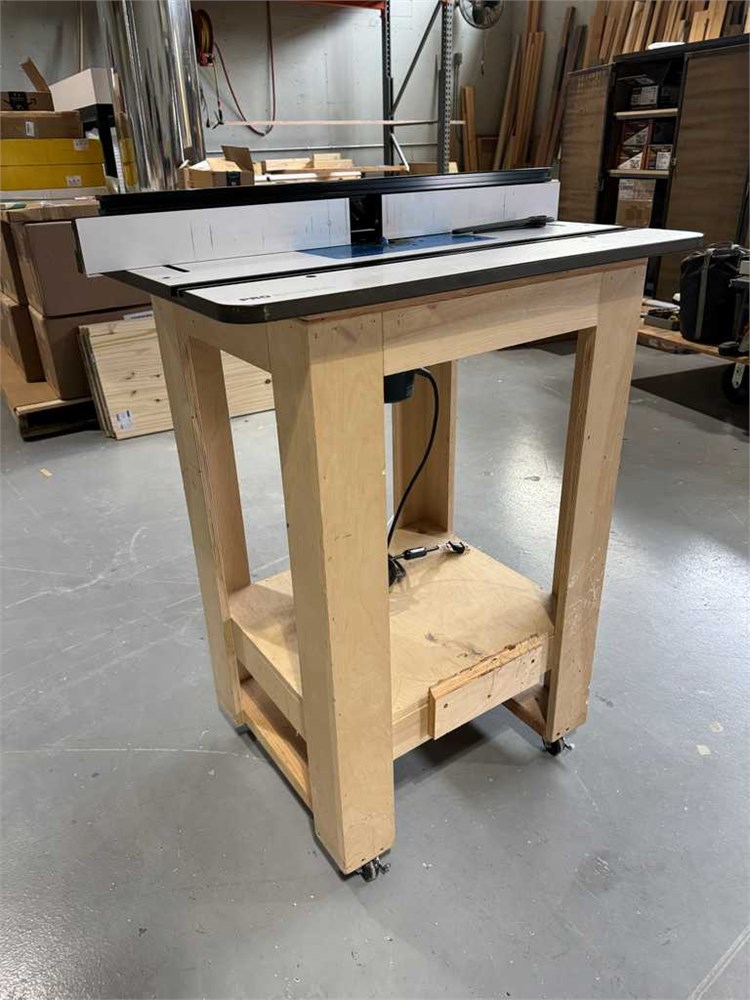 Rockler Router Table with Bosch Router
