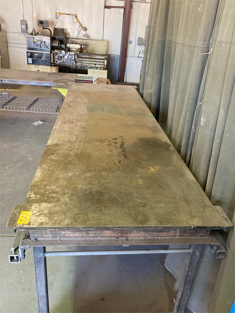 Metal work bench