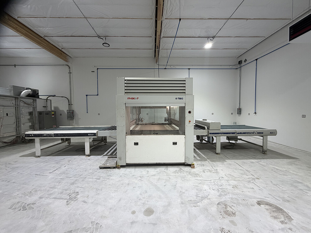 Makor "K-TWO-HYBR" Automatic Spraying Machine With "Rolly" Infeed and Out Feed