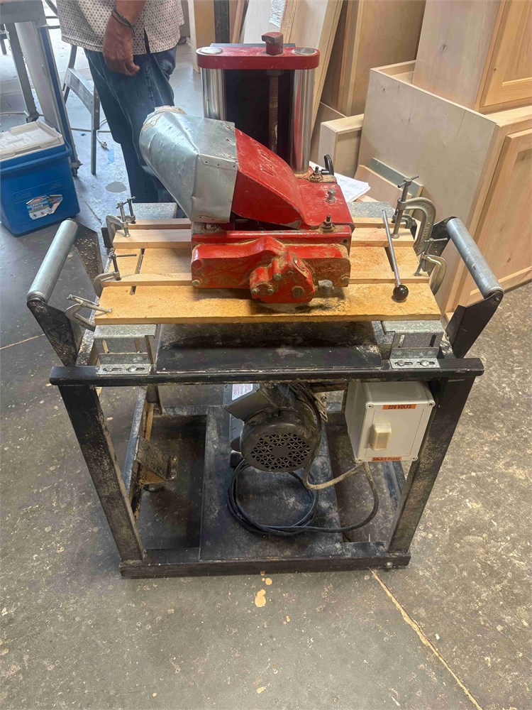 Williams & Hussy Moulder