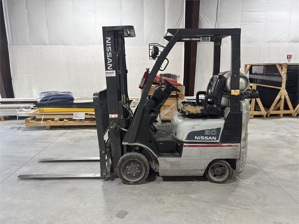 Nissan "30" Forklift