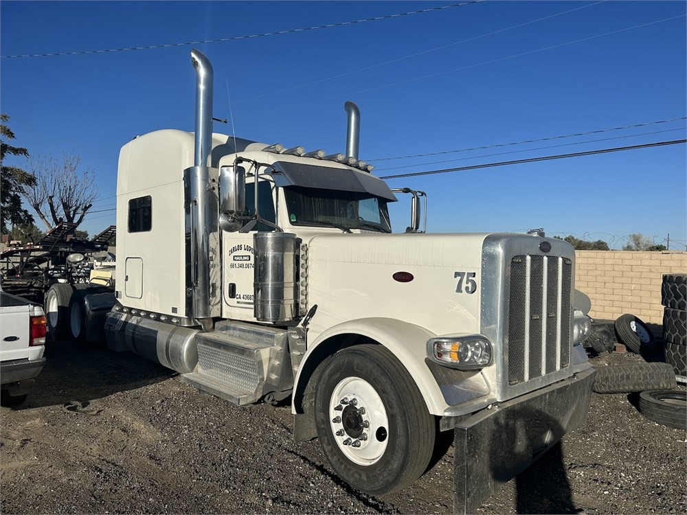 2019 Peterbilt "389" Semi Truck