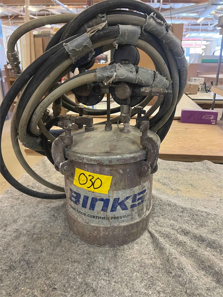 Binks Pressure Pot and Spray Gun