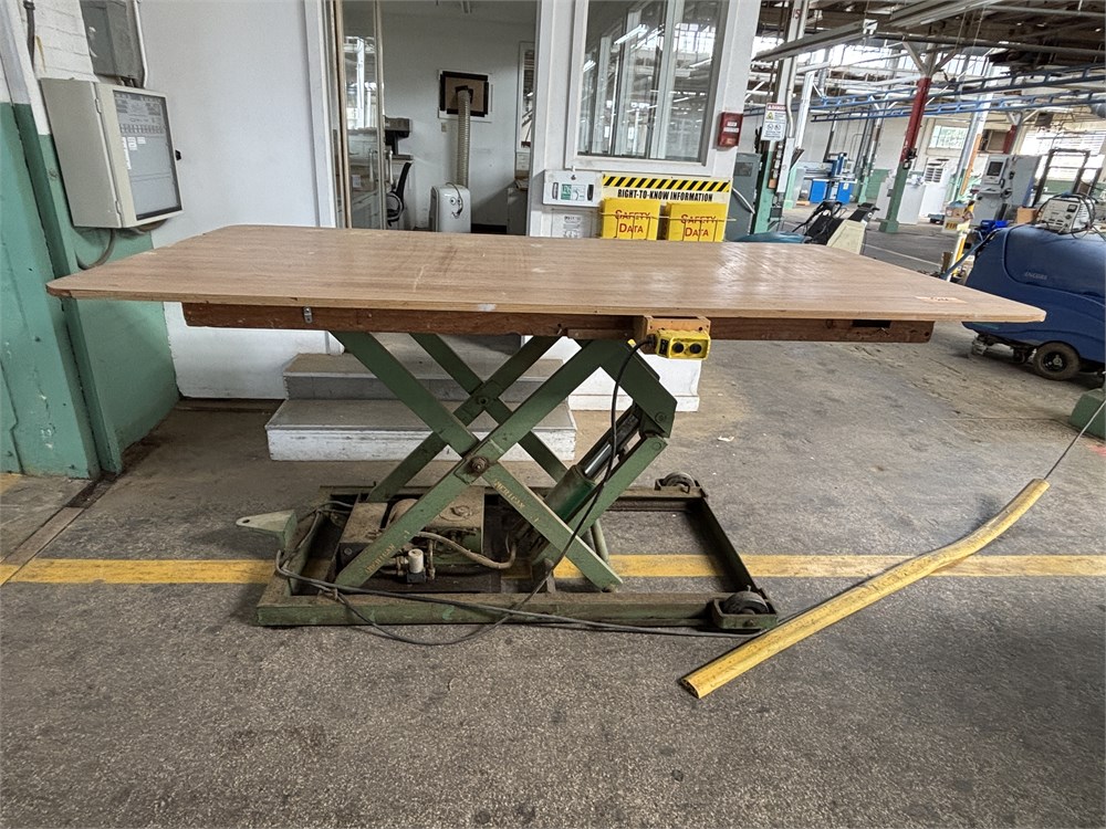 American "M-1202-3AA" Scissor Lift