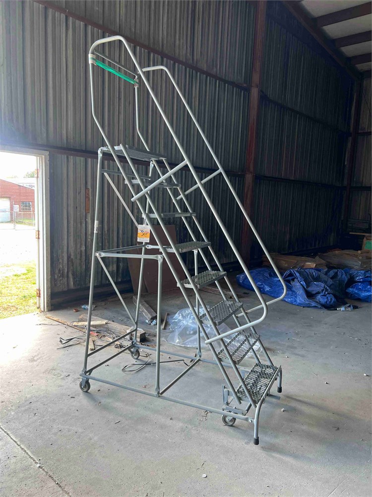 Mobile Step Ladder