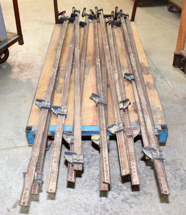 LOT# 075  CLAMPS & CART * APPROX 11 CLAMPS & METAL CART ON CASTERS