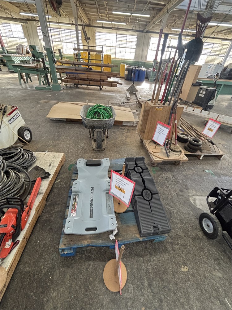 (2) Wheel Chocks/Ramps & Creepers