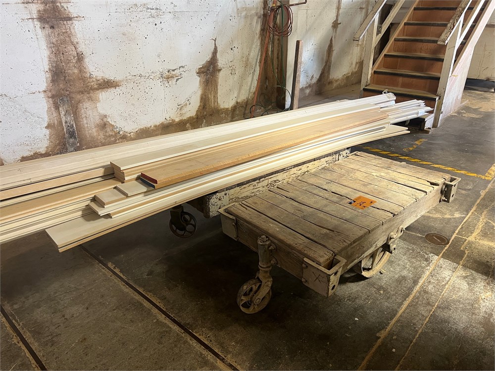 Railroad Carts - Qty (2) & Lumber
