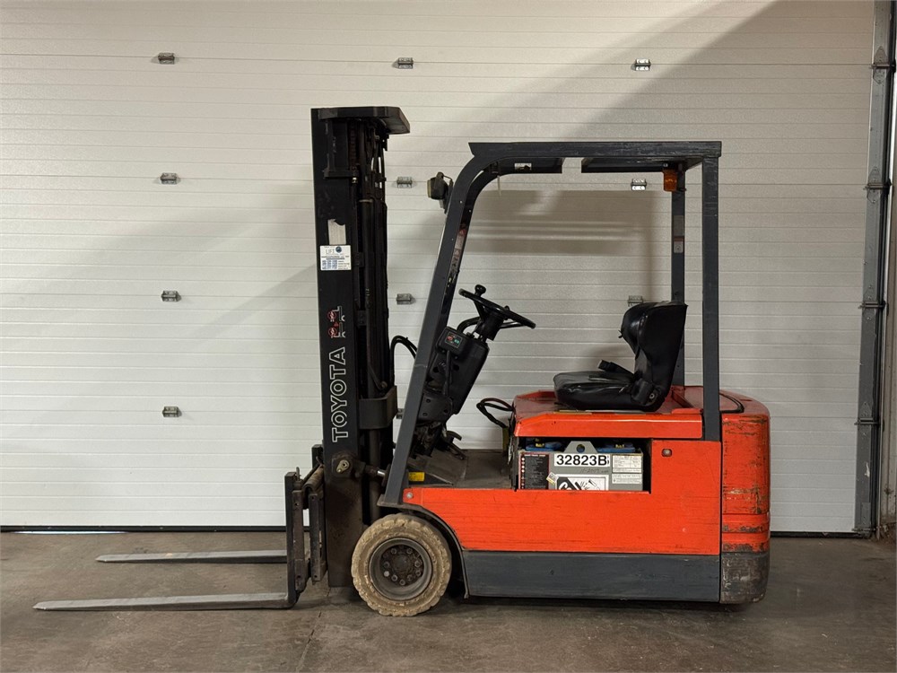 Toyota "5FBE18" (3) Wheel Electric Forklift