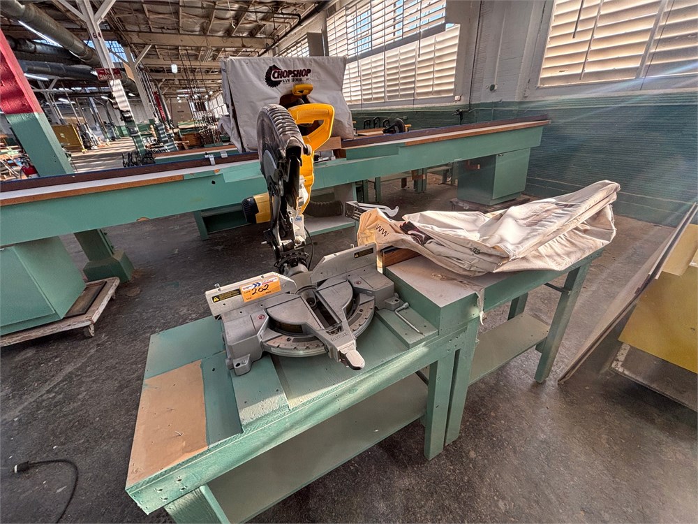 DeWALT "DW716" 12" Double Bevel Compound Miter with Table