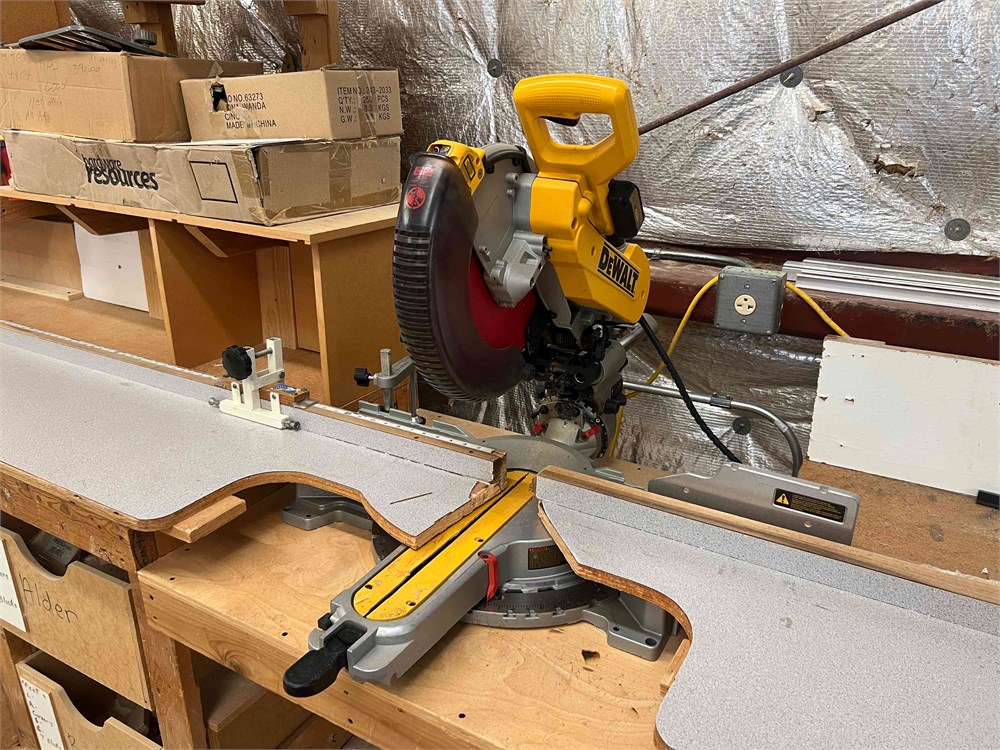 DeWalt "DW718" Sliding miter saw