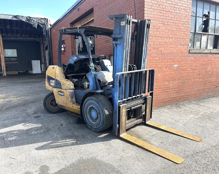 Cat "PD10000" 10,000 LB Capacity Pneumatic Forklift (Needs Work) - Bolton, ON