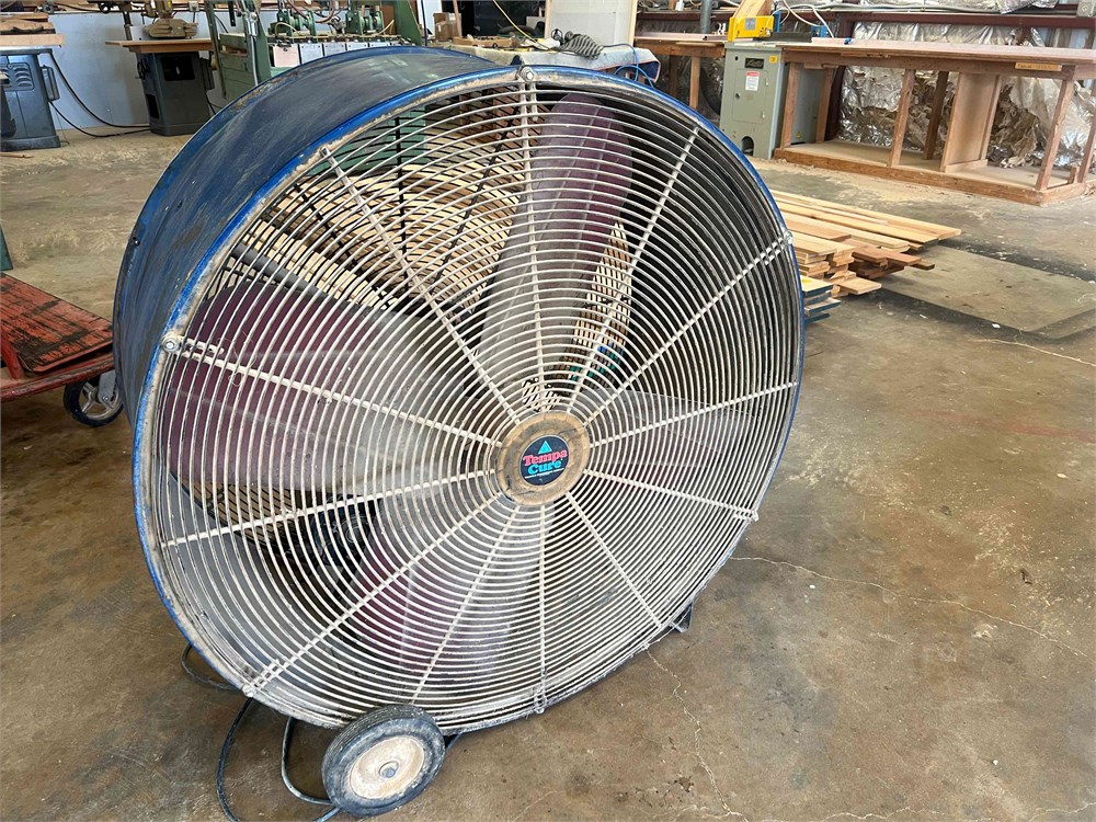 43" floor Fan